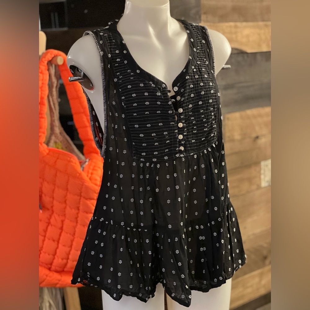 Free People ✌🏼smocked blouse